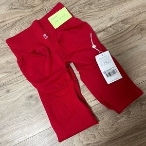 ($68) BuffBunny Miracle Seamless Legging - Lipstick Red - S